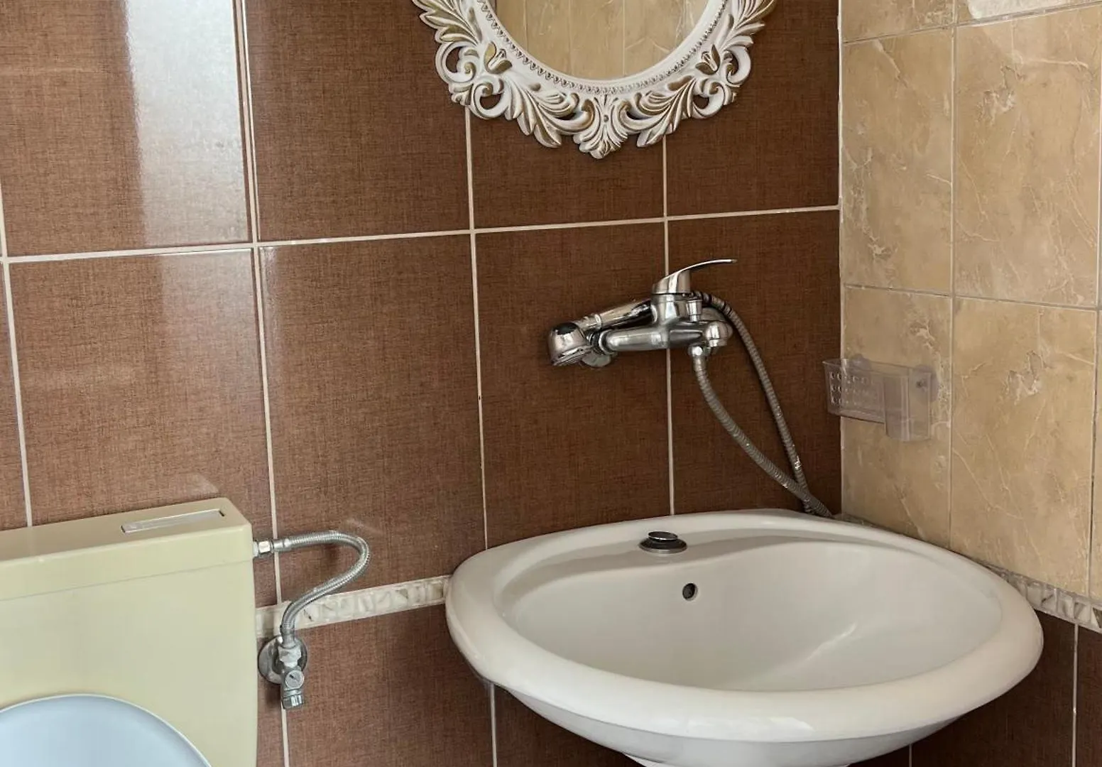 Guest House L&B Durres Albania